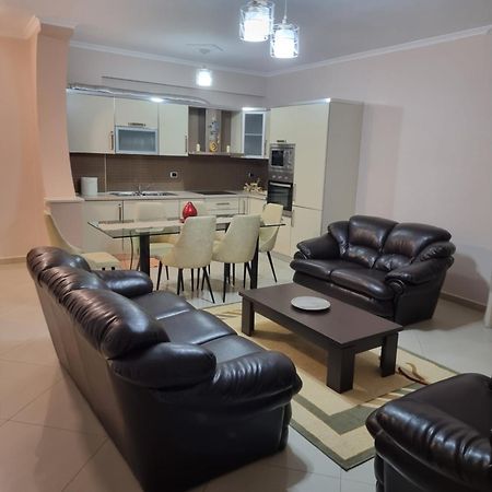Alex Apartment Vlorë Exteriör bild